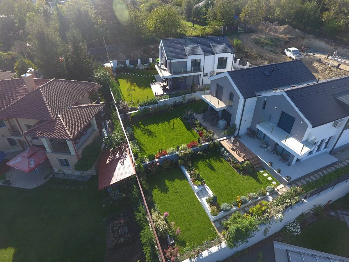 Ürömhegyi Road Homes — 3