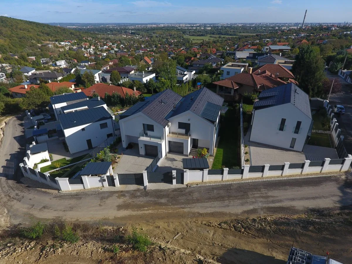 Ürömhegyi Road Homes — 6
